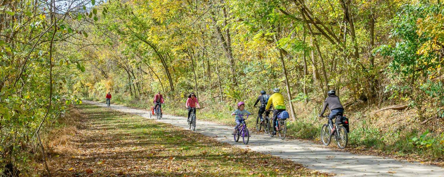 Cyclists in Cedar Creek Park